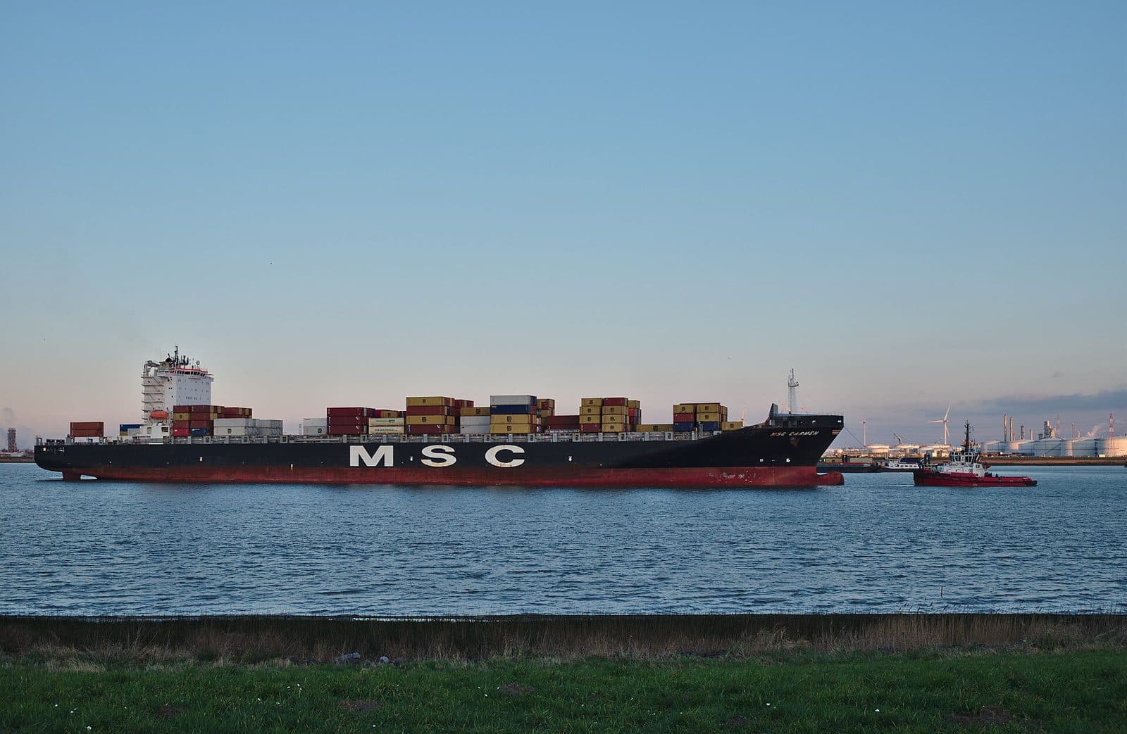 Porte-conteneurs en route vers le port d'Anvers