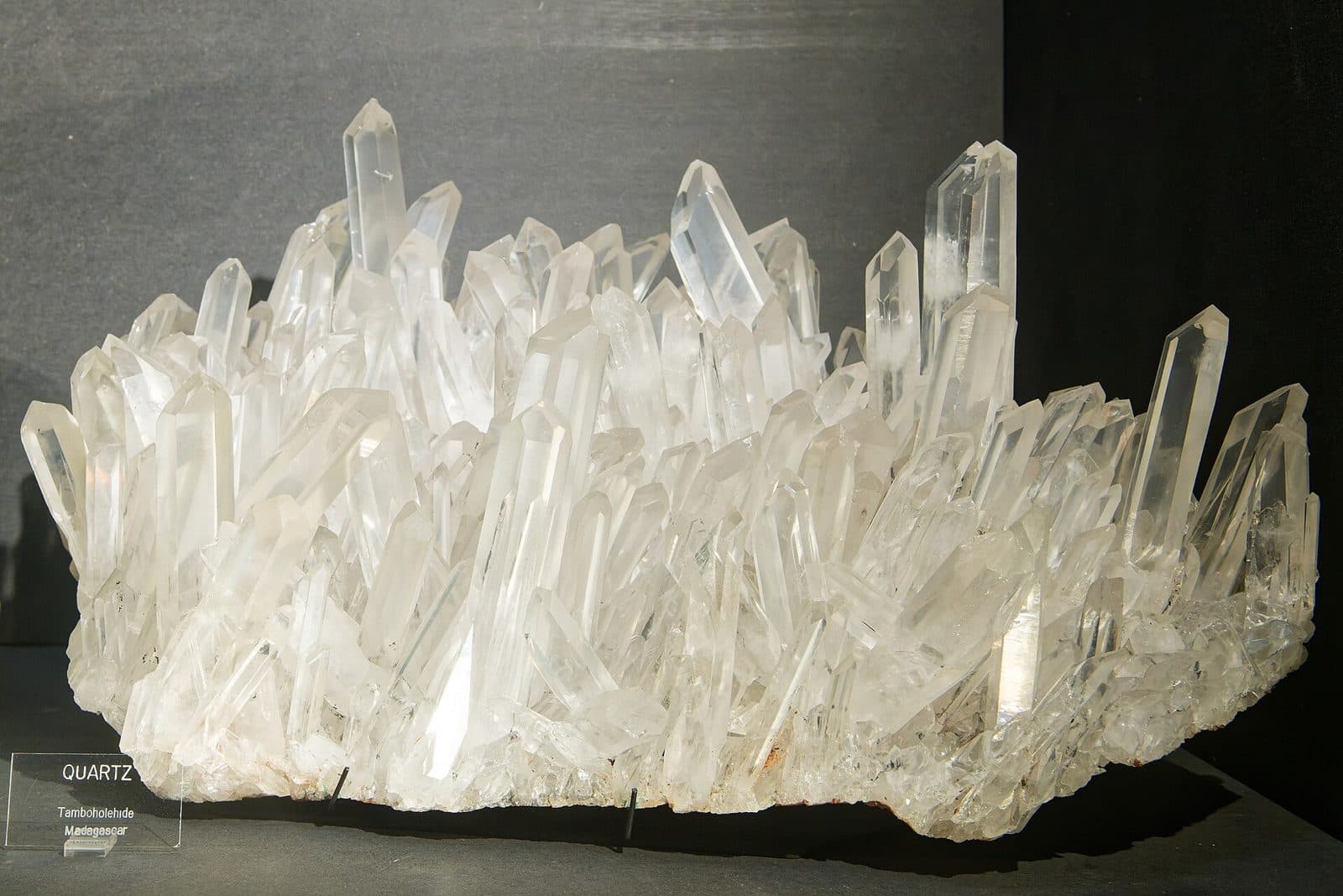 Amas de cristaux de quartz de Tamboholehibe, Madagascar